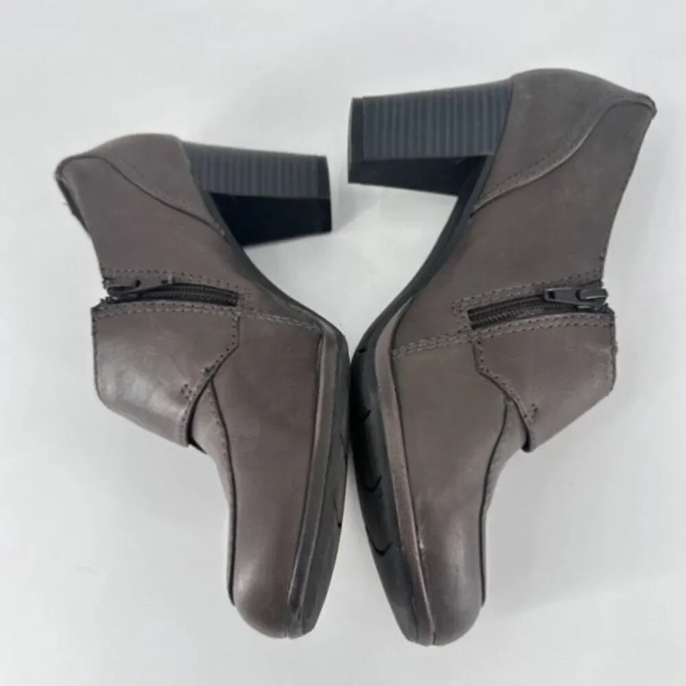 Clarks Collection Women's Leather Block Heel Side Zip Pumps Heels‎ Taupe Size 8M